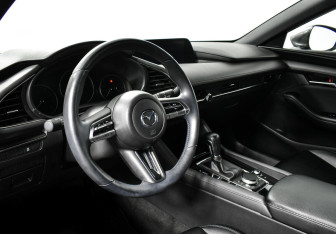 Подержанный автомобиль Mazda 3 Hatchback 2019 года (8 фото)