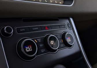 Подержанный автомобиль Land Rover Range Rover Sport 2017 года (21 фото)