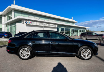 Подержанный автомобиль Audi A4 Sedan 2019 года (4 фото)