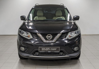Подержанный автомобиль Nissan X-Trail 2015 года (2 фото)