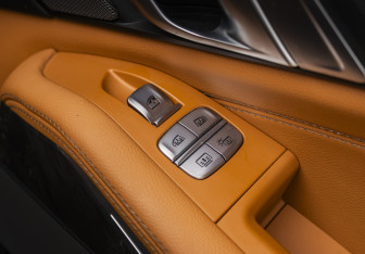 Подержанный автомобиль BMW X7 2021 года (24 фото)