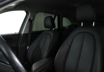 Подержанный автомобиль BMW X1 2018 года (17 фото)