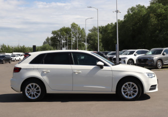 Подержанный автомобиль Audi A3 Hatchback 2013 года (4 фото)