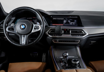 Подержанный автомобиль BMW X5 2018 года (12 фото)