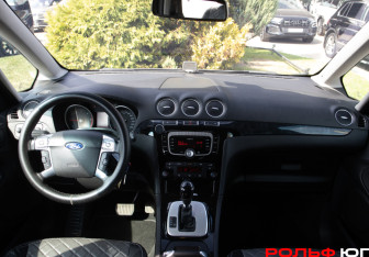 Подержанный автомобиль Ford Galaxy 2012 года (11 фото)