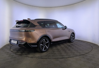 Подержанный автомобиль Voyah Free 2025 года (5 фото)