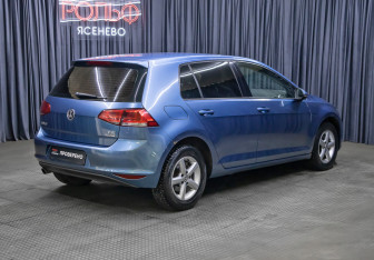 Подержанный автомобиль Volkswagen Golf Hatchback 2013 года (21 фото)