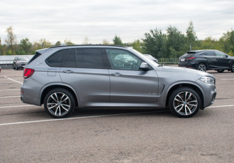 Подержанный автомобиль BMW X5 2016 года (5 фото)