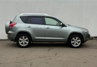 Подержанный автомобиль Toyota RAV4 2008 года (4 фото)