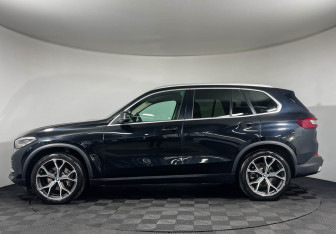 Подержанный автомобиль BMW X5 2020 года (5 фото)