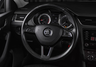 Подержанный автомобиль Skoda Octavia Liftback 2017 года (13 фото)