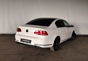 Подержанный автомобиль Volkswagen Passat Sedan 2011 года (5 фото)