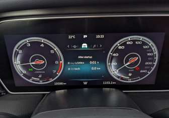 Подержанный автомобиль Hongqi HS5 2022 года (13 фото)