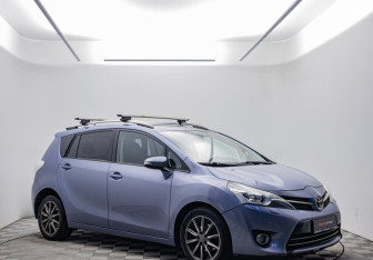 Подержанный автомобиль Toyota Verso 2013 года (3 фото)