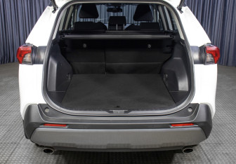 Подержанный автомобиль Toyota RAV4 2020 года (10 фото)