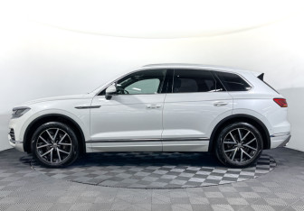 Подержанный автомобиль Volkswagen Touareg 2019 года (8 фото)
