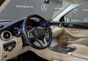 Подержанный автомобиль Mercedes-Benz GLC Coupe 2021 года (15 фото)