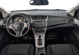 Подержанный автомобиль Nissan Tiida Hatchback 2015 года (14 фото)