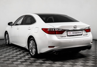 Подержанный автомобиль Lexus ES 2015 года (7 фото)