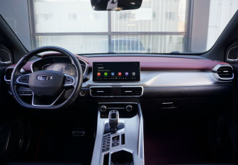 Подержанный автомобиль Geely Coolray 2021 года (13 фото)