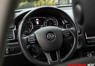 Подержанный автомобиль Volkswagen Touareg 2010 года (11 фото)