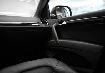 Подержанный автомобиль Audi Q7 2013 года (21 фото)