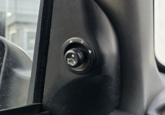 Подержанный автомобиль Ford Focus Sedan 2003 года (15 фото)