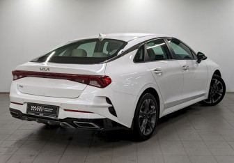 Подержанный автомобиль Kia K5 2022 года (5 фото)
