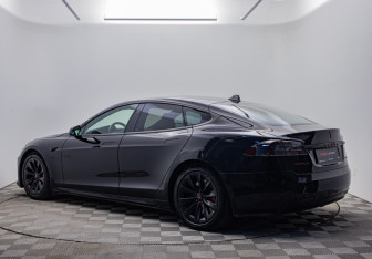 Подержанный автомобиль Tesla Model S 2018 года (3 фото)