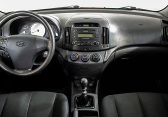 Подержанный автомобиль Hyundai Elantra Sedan 2008 года (11 фото)