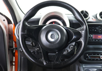 Подержанный автомобиль Smart Forfour 2016 года (15 фото)