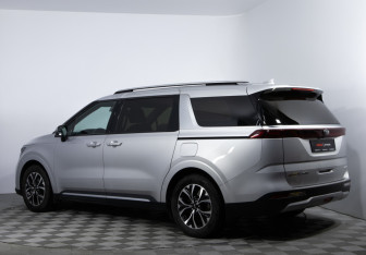 Подержанный автомобиль Kia Carnival 2021 года (6 фото)
