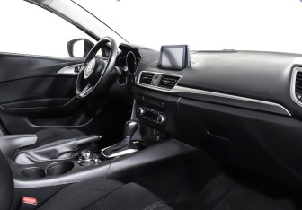 Подержанный автомобиль Mazda 3 Sedan 2018 года (10 фото)