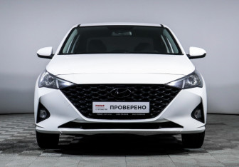 Подержанный автомобиль Hyundai Solaris Sedan 2021 года (2 фото)