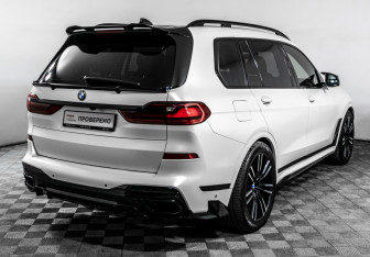 Подержанный автомобиль BMW X7 2020 года (5 фото)
