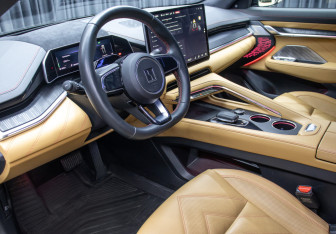 Подержанный автомобиль Zeekr 001 2023 года (15 фото)