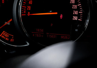 Подержанный автомобиль MINI Clubman Wagon 2017 года (11 фото)