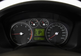 Подержанный автомобиль Ford Focus Sedan 2006 года (11 фото)