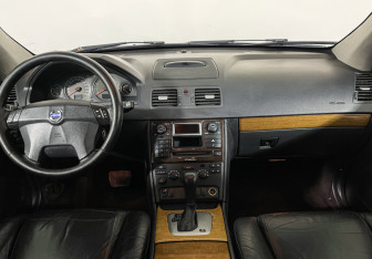 Подержанный автомобиль Volvo XC90 2005 года (12 фото)