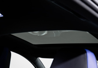 Подержанный автомобиль Volkswagen Golf R Hatchback 2023 года (21 фото)