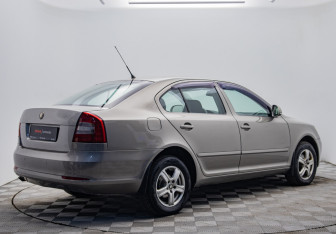 Подержанный автомобиль Skoda Octavia Liftback 2009 года (5 фото)