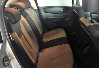 Подержанный автомобиль Citroen C4 Hatchback 2009 года (14 фото)