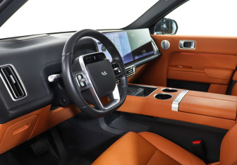 Подержанный автомобиль LiXiang L7 2024 года (13 фото)