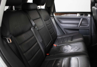 Подержанный автомобиль Volkswagen Touareg 2008 года (10 фото)