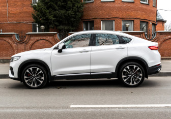 Подержанный автомобиль Geely Tugella 2022 года (8 фото)