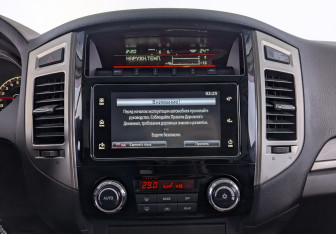 Подержанный автомобиль Mitsubishi Pajero 2017 года (28 фото)