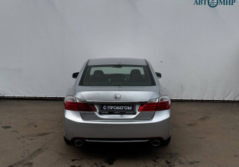 Подержанный автомобиль Honda Accord Sedan 2013 года (7 фото)