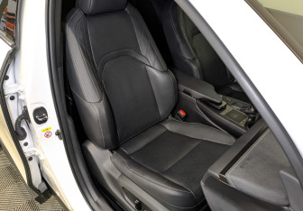 Подержанный автомобиль Lexus UX 2018 года (23 фото)