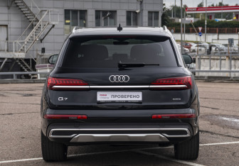 Подержанный автомобиль Audi Q7 2021 года (7 фото)