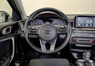 Подержанный автомобиль Kia Ceed Wagon 2019 года (22 фото)